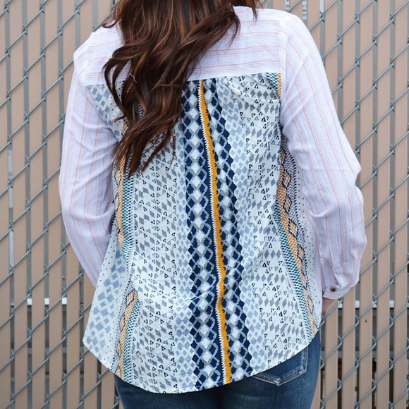 NWT Linen Button Down - Picture 2 of 2